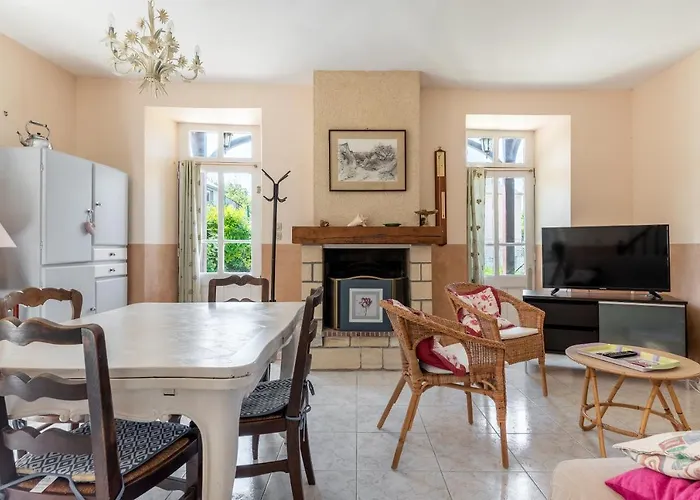 בית נופש Maison Avec Beau Jardin - Centre D'arromanches ארומנש-לה-באינס